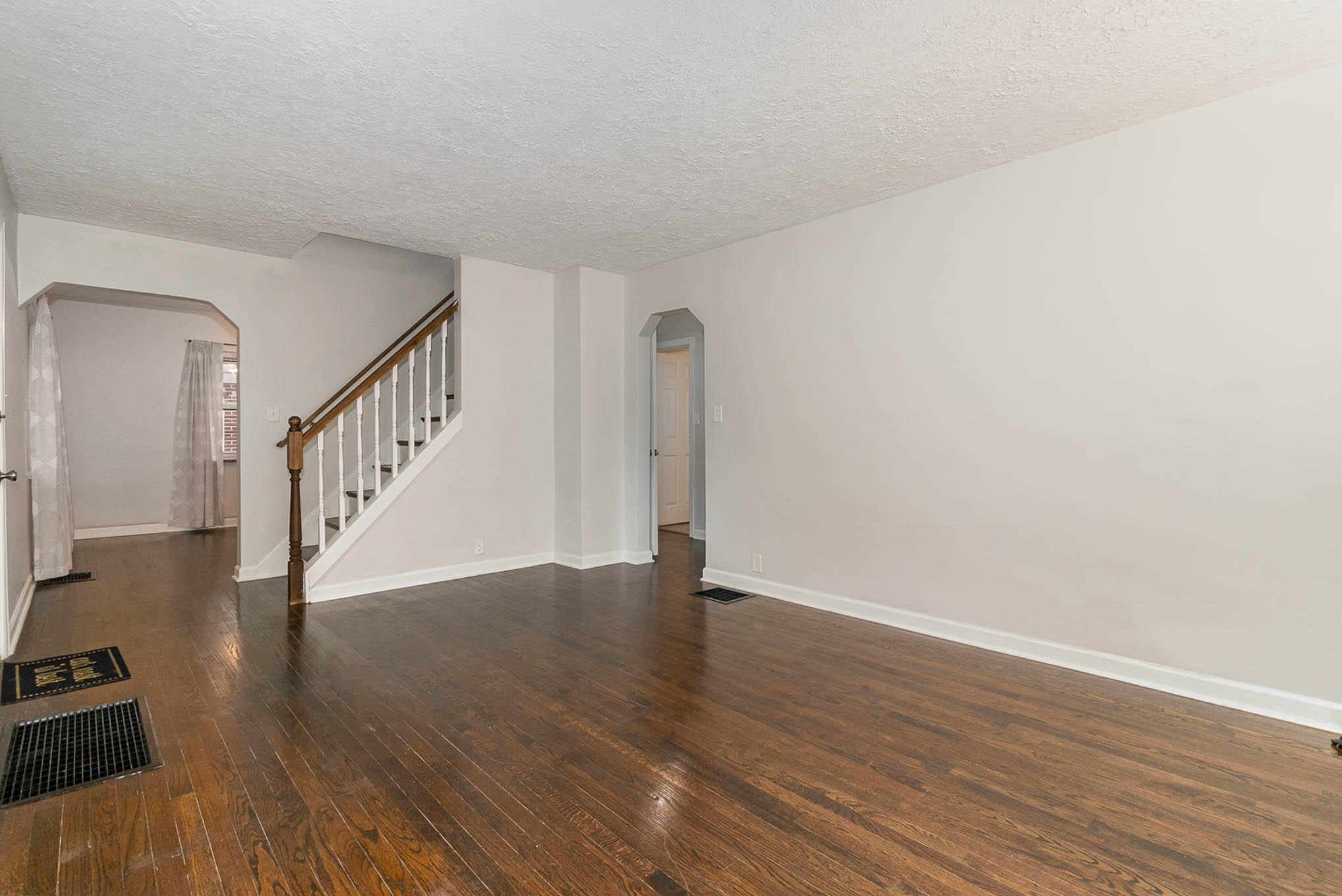 343 Riddle Place Newport, KY 41071 - Photo 3 of 28 Gallery Image 3