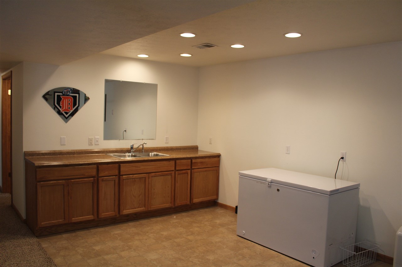 7675 30 3/4 Road Cadillac, MI 49601 - Photo 27 of 37 1848525-26.JPG