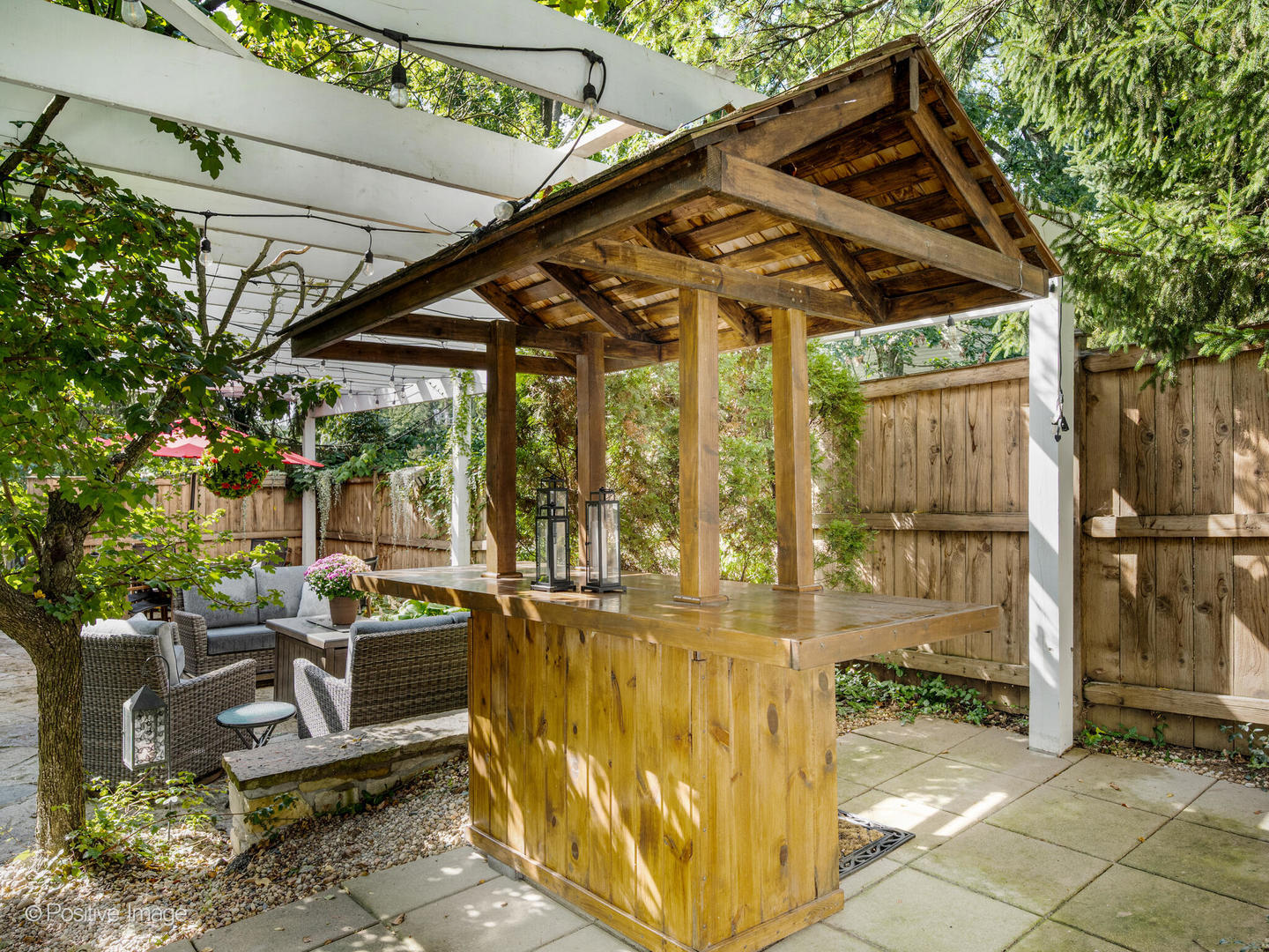 317 East Walnut Street Hinsdale, IL 60521 - Photo 37 of 38 a view of a lounge chair and table in the patio