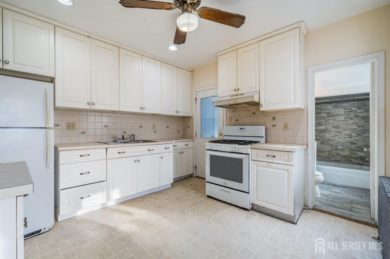 267 Main Street Hamilton, NJ 08620 - Photo 7 of 33