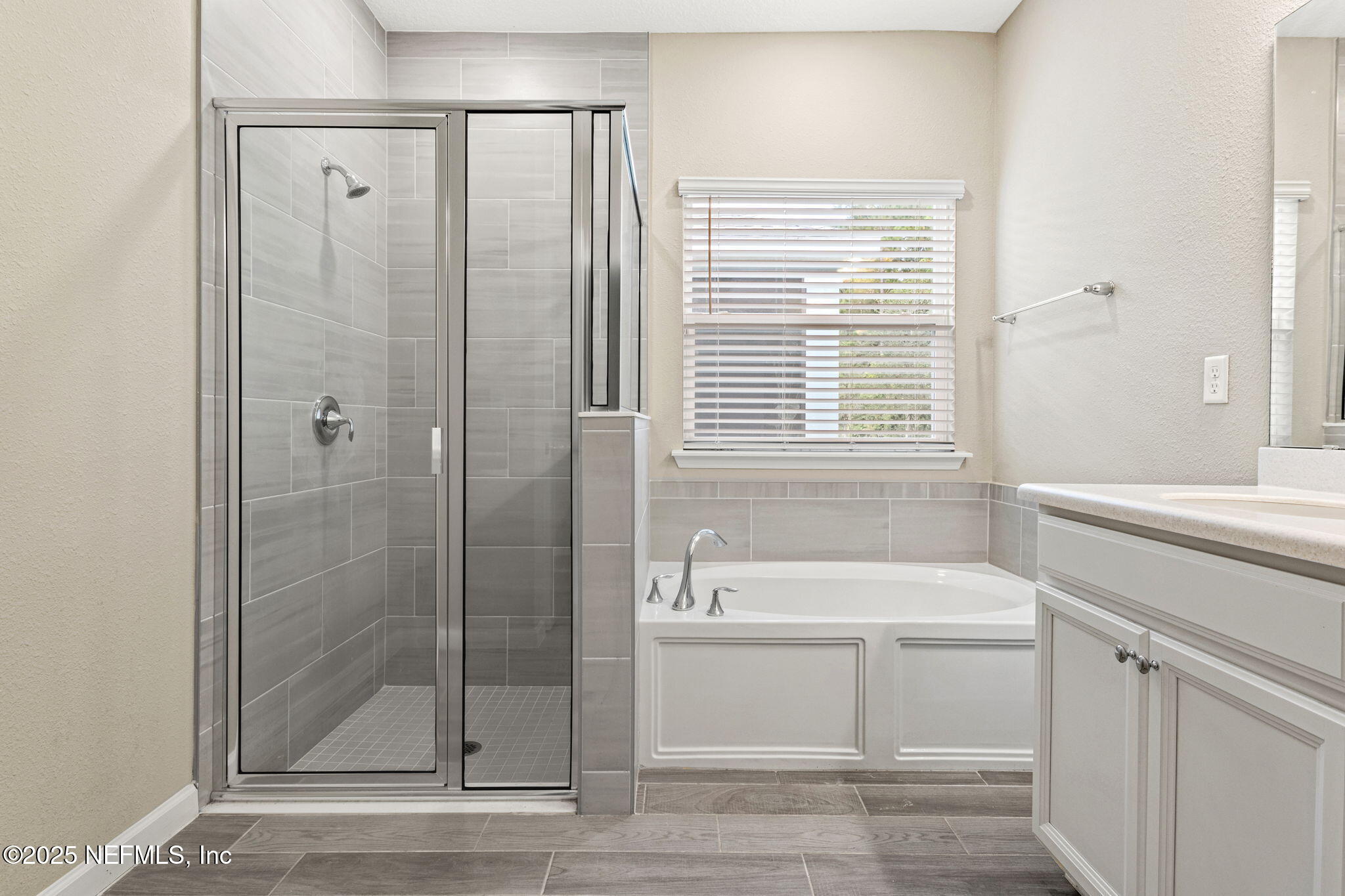 911 Colon Lane Jacksonville, FL 32218 - Photo 16 of 32 a bathroom with a shower and a sink