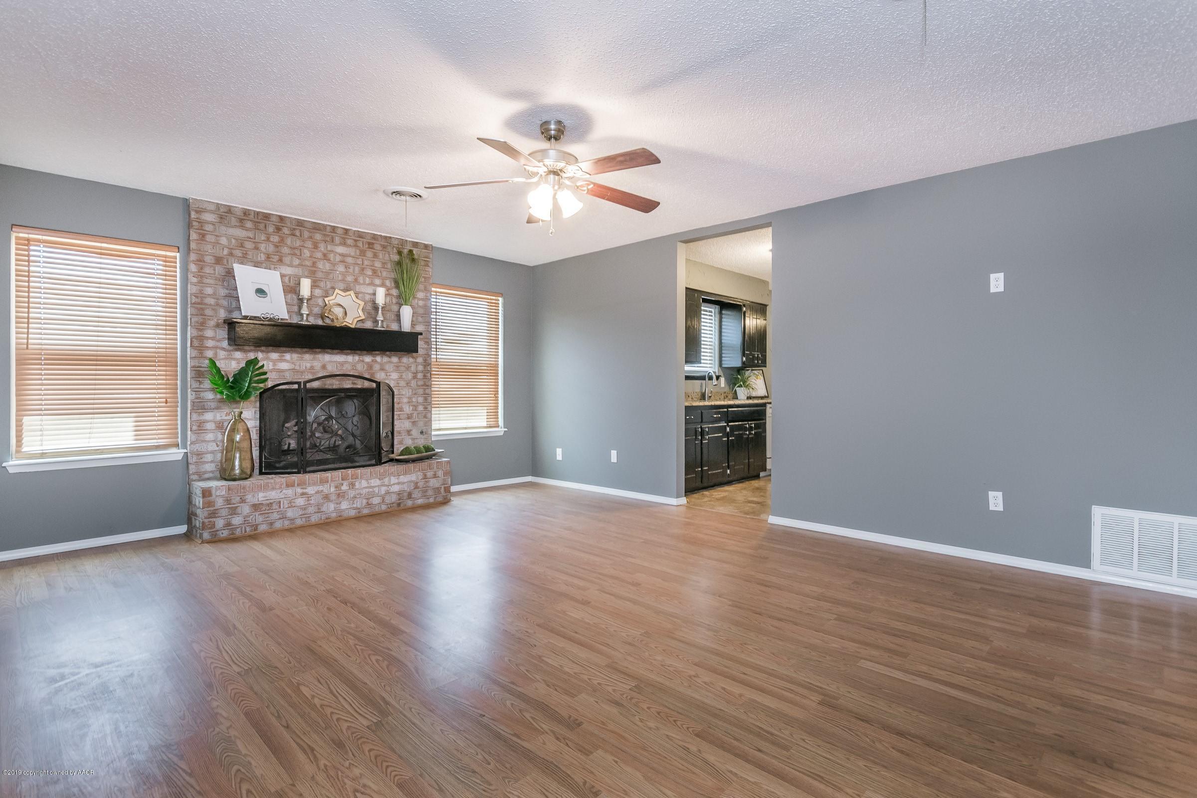 5211 Leland Drive Amarillo, TX 79110 - Photo 2 of 19 003_Living Room-2