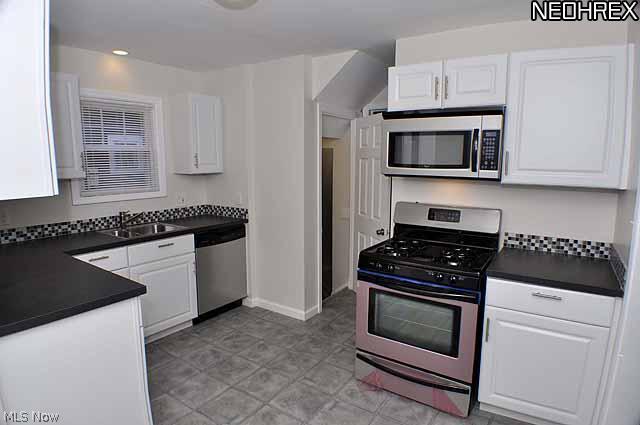 3848 Woodridge Road Cleveland Heights, OH 44121 - Photo 4 of 22