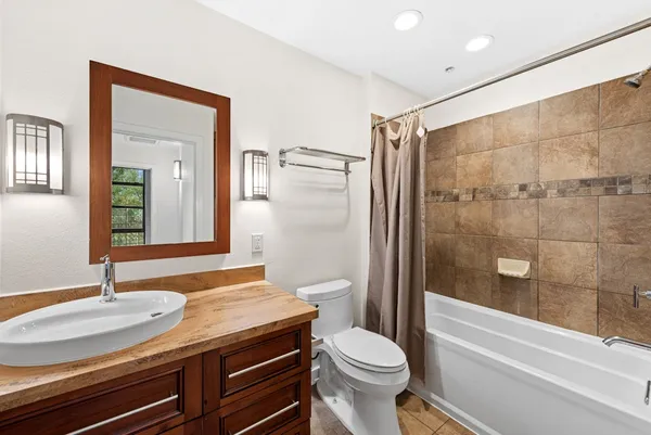 $1,900 | 1812 West Avenue, Unit 200, Austin, TX 78701