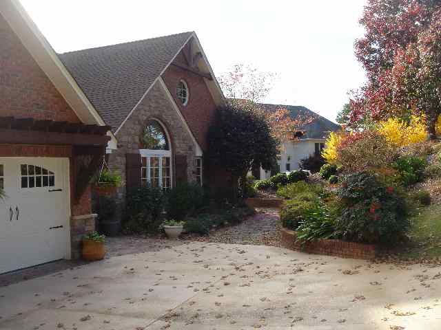 102 Wynmere Way Seneca, SC 29672 - Photo 2 of 25 Gallery Image 2