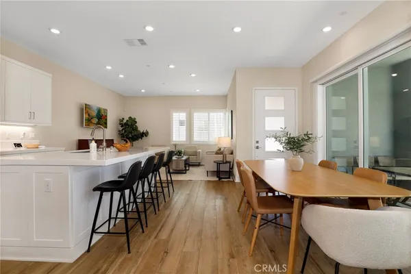 $884,999 | 27512 North Golden Currant Place, Valencia, CA 91381