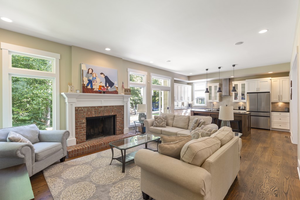401 Promontory Ridge Seneca, SC 29672 - Photo 16 of 48 Living Room