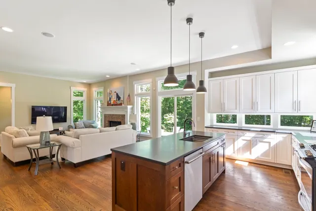 $759,000 | 401 Promontory Ridge, Seneca, SC 29672