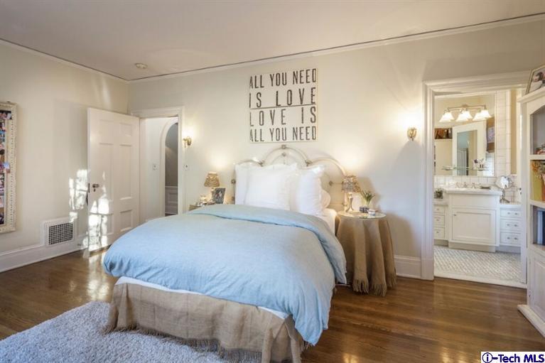 445 Prospect Square Pasadena, CA 91103 - Photo 34 of 45 a bedroom with a bed and a table