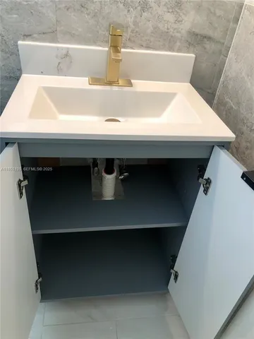 a close view of sink