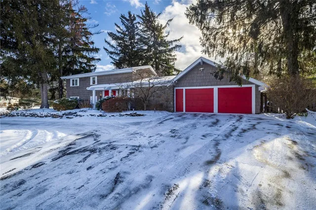 $518,900 | 115 Towpath Lane, Brighton, NY 14618