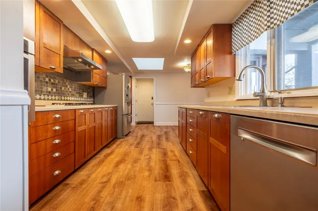 $518,900 | 115 Towpath Lane, Brighton, NY 14618