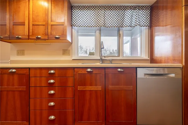 $518,900 | 115 Towpath Lane, Brighton, NY 14618