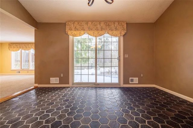 $518,900 | 115 Towpath Lane, Brighton, NY 14618