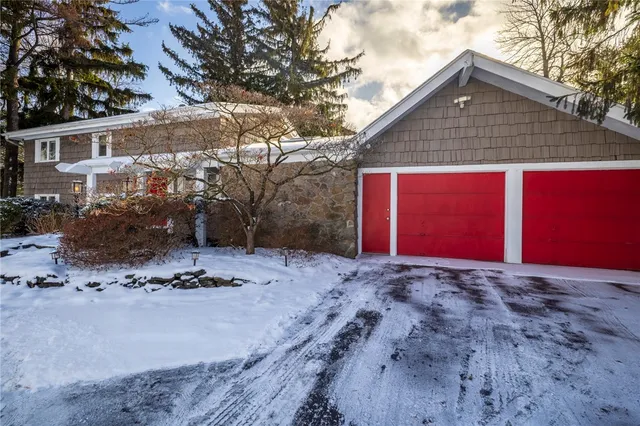 $518,900 | 115 Towpath Lane, Brighton, NY 14618