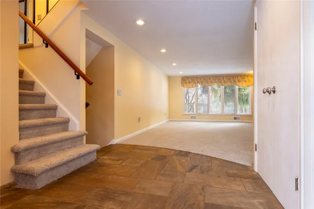 $518,900 | 115 Towpath Lane, Brighton, NY 14618