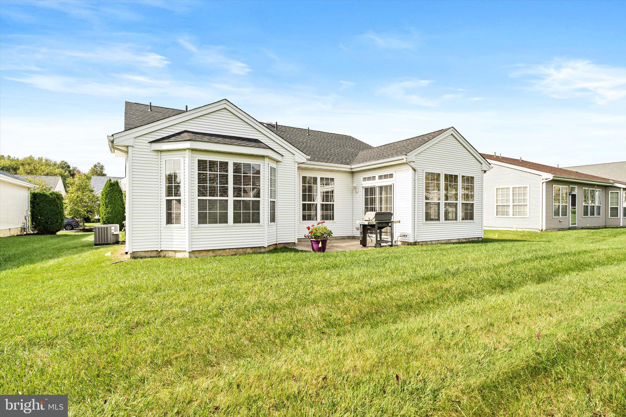 87 Chamber Lane Columbus, NJ 08022 - Photo 25 of 42 a front view of a house with a garden