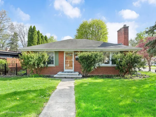 $430,000 | 405 Greenfield Avenue, Glen Ellyn, IL 60137