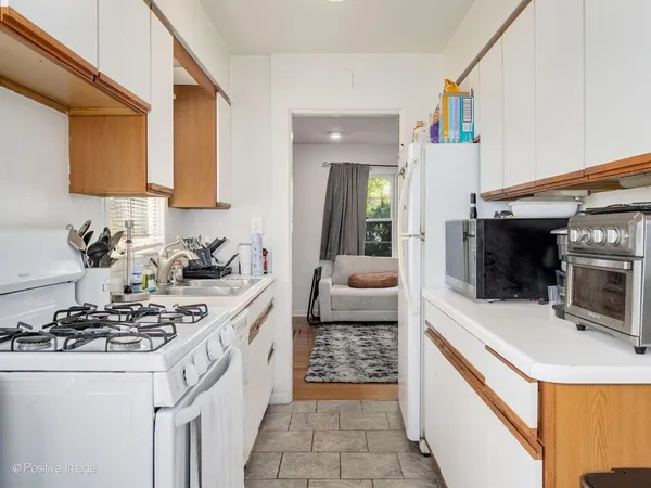 $430,000 | 405 Greenfield Avenue, Glen Ellyn, IL 60137