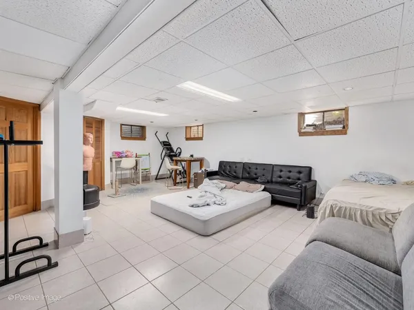 $430,000 | 405 Greenfield Avenue, Glen Ellyn, IL 60137