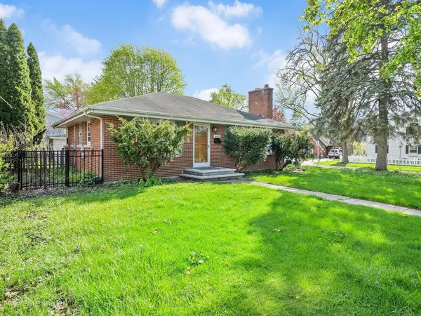 $430,000 | 405 Greenfield Avenue, Glen Ellyn, IL 60137