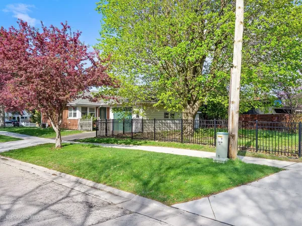 $430,000 | 405 Greenfield Avenue, Glen Ellyn, IL 60137