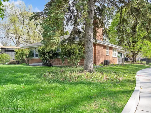 $430,000 | 405 Greenfield Avenue, Glen Ellyn, IL 60137