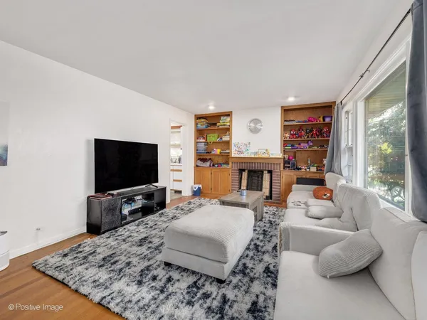 $430,000 | 405 Greenfield Avenue, Glen Ellyn, IL 60137