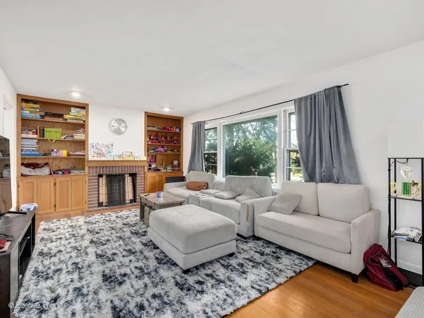 $430,000 | 405 Greenfield Avenue, Glen Ellyn, IL 60137
