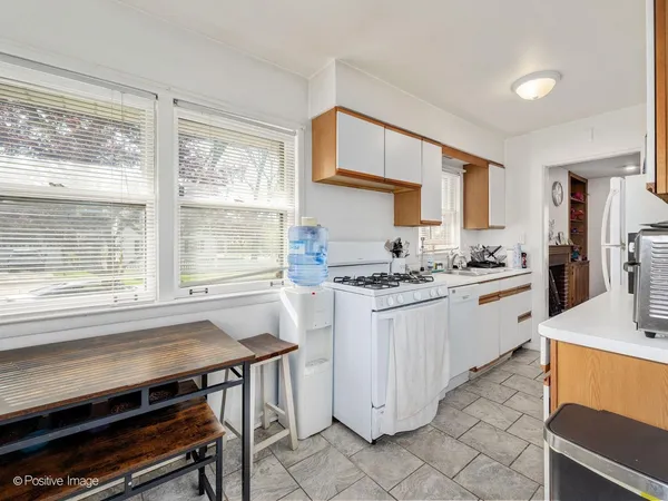 $430,000 | 405 Greenfield Avenue, Glen Ellyn, IL 60137