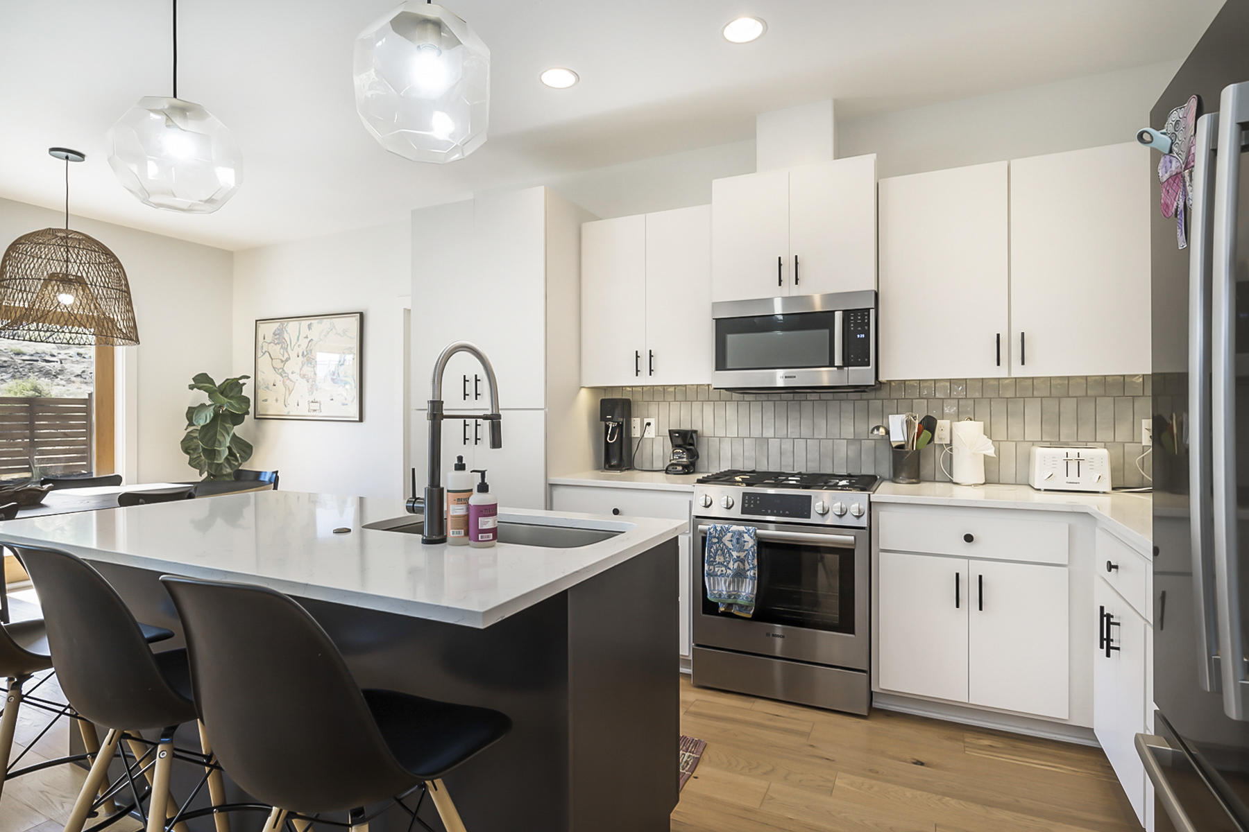 61188 Bachelor View Road Bend, OR 97702 - Photo 14 of 34 13 - Kitchen 2