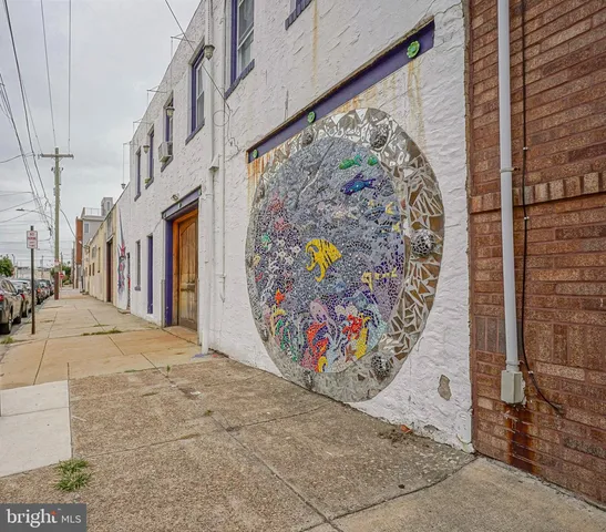 a view of entryway front of a building