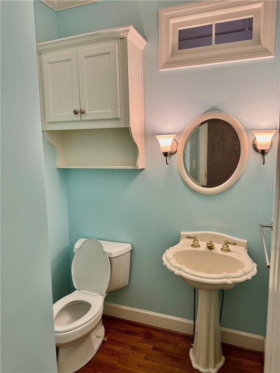 5450 Heathridge Terrace Johns Creek, GA 30097 - Photo 11 of 30 a bathroom with a toilet a sink and mirror