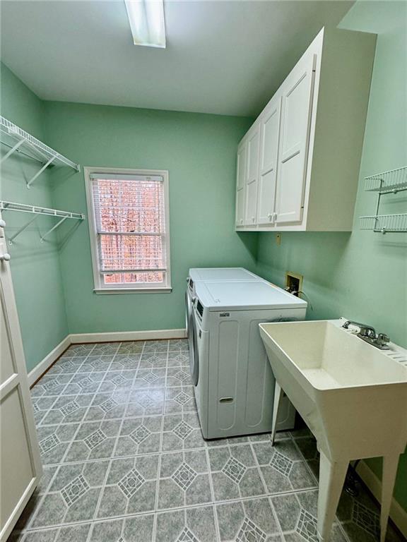 5450 Heathridge Terrace Johns Creek, GA 30097 - Photo 12 of 30 a room with washing machine and window