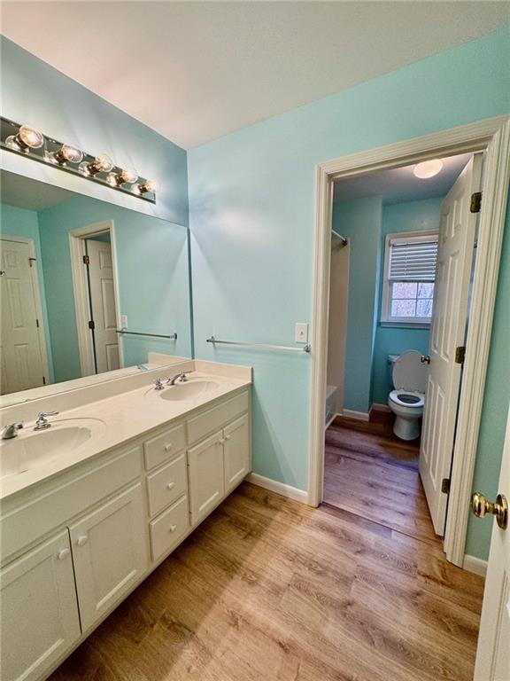 5450 Heathridge Terrace Johns Creek, GA 30097 - Photo 15 of 30 a spacious bathroom with a double vanity sink and a mirror