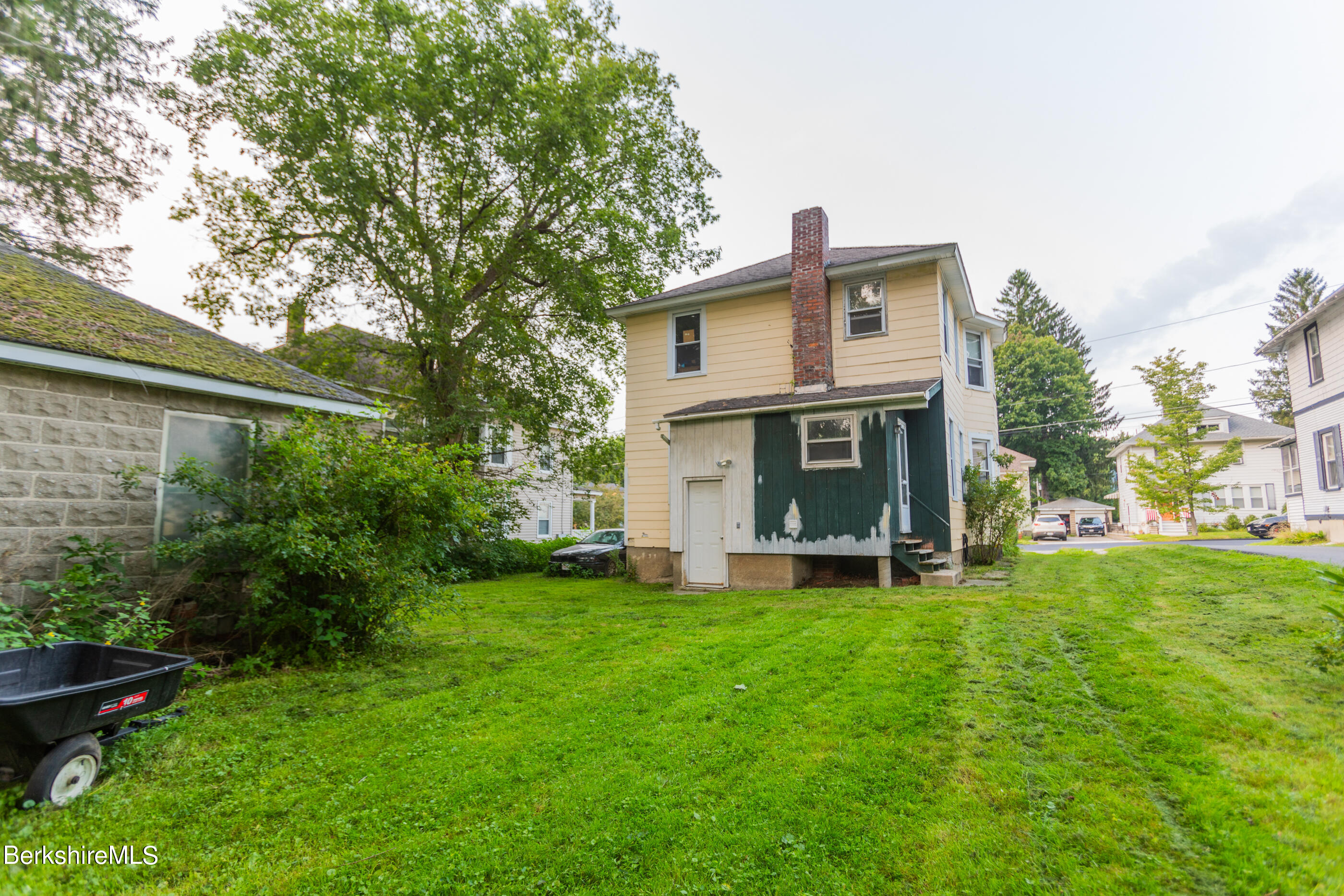 19 Harding Street Pittsfield, MA 01201 - Photo 34 of 38 exterior back