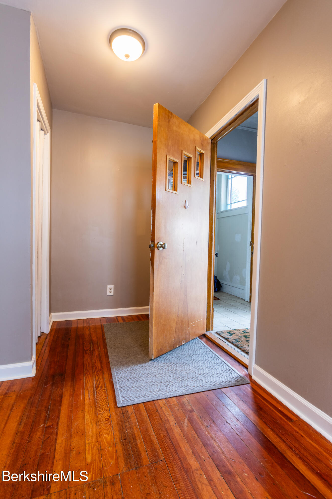 19 Harding Street Pittsfield, MA 01201 - Photo 8 of 38 entry way unit 1