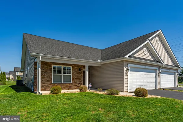 $335,000 | 35 Cotswold Lane, Falling Waters, WV 25419