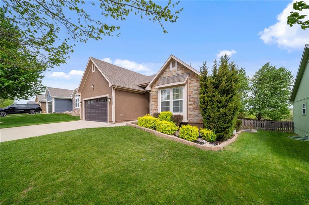 13782 Valleyview Way Bonner Springs, KS 66012 - Photo 1 of 33