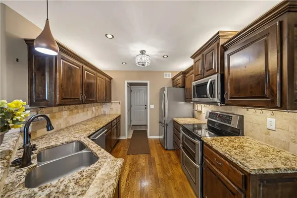 $399,000 | 13782 Valleyview Way, Bonner Springs, KS 66012