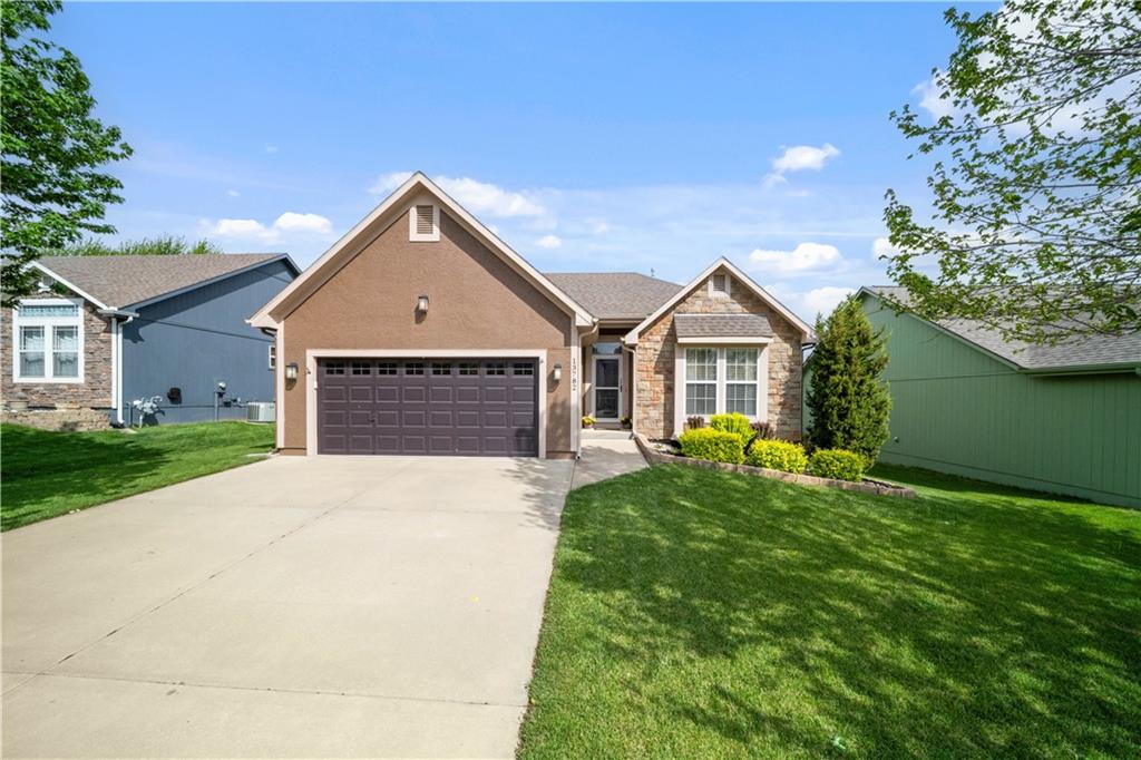 13782 Valleyview Way Bonner Springs, KS 66012 - Photo 2 of 33
