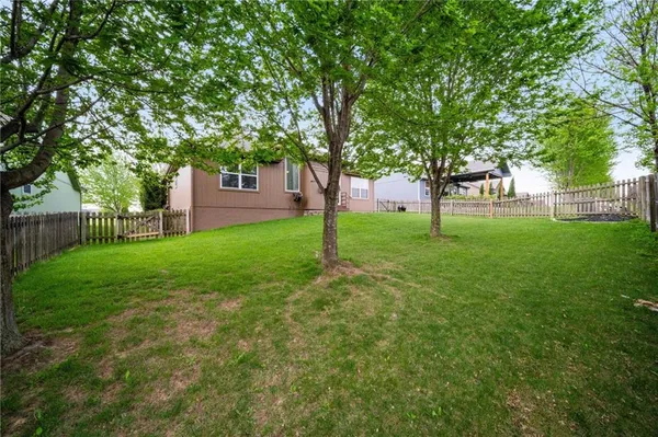 $399,000 | 13782 Valleyview Way, Bonner Springs, KS 66012