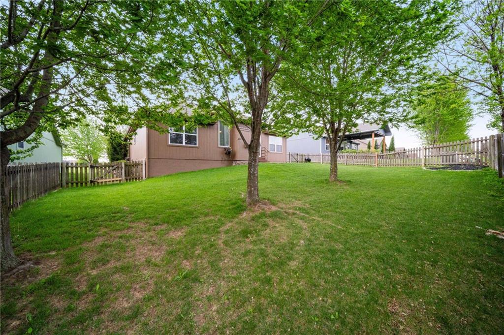 13782 Valleyview Way Bonner Springs, KS 66012 - Photo 29 of 33