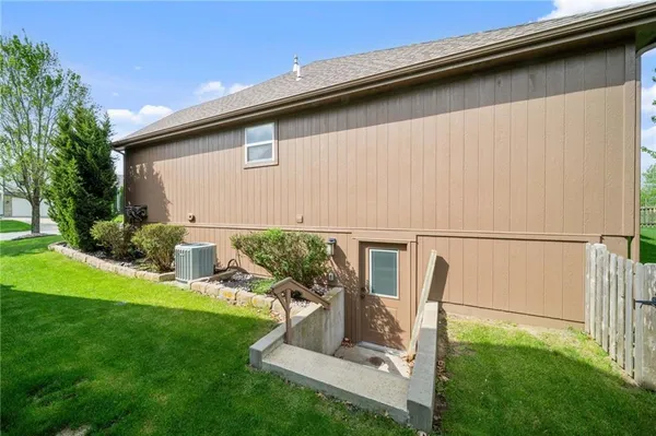 $399,000 | 13782 Valleyview Way, Bonner Springs, KS 66012