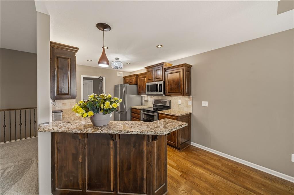 13782 Valleyview Way Bonner Springs, KS 66012 - Photo 8 of 33