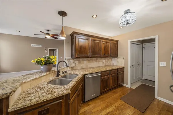$399,000 | 13782 Valleyview Way, Bonner Springs, KS 66012
