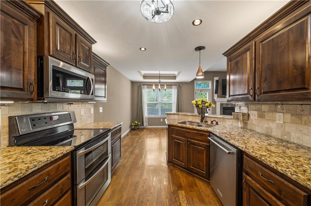 13782 Valleyview Way Bonner Springs, KS 66012 - Photo 10 of 33