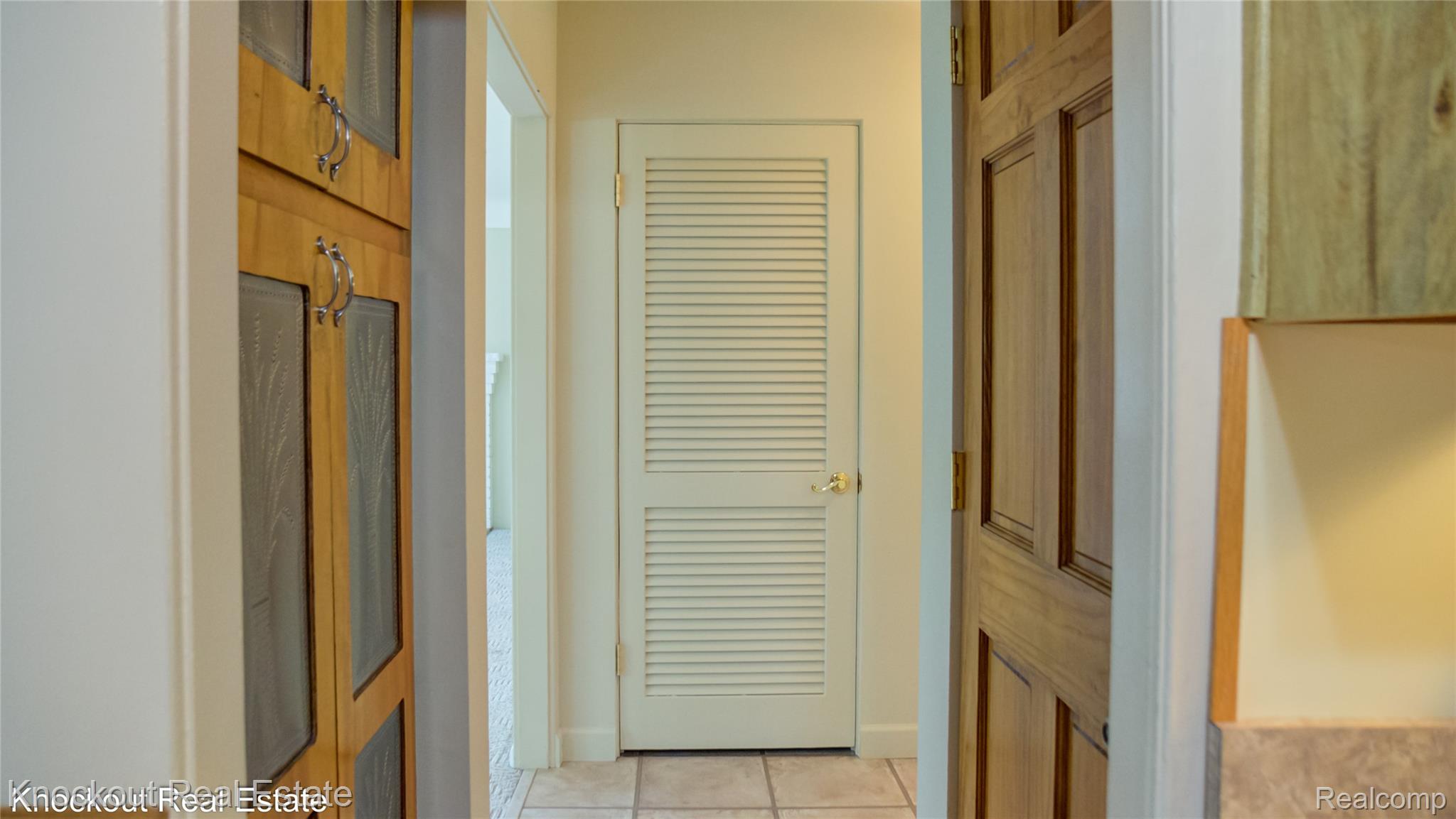 4465 Dirker Road Saginaw, MI 48638 - Photo 15 of 56 Corridor featuring light tile patterned floors