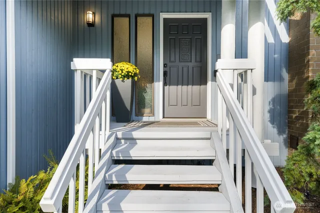 $1,580,000 | 18430 Northeast 15th Place, Bellevue, WA 98008