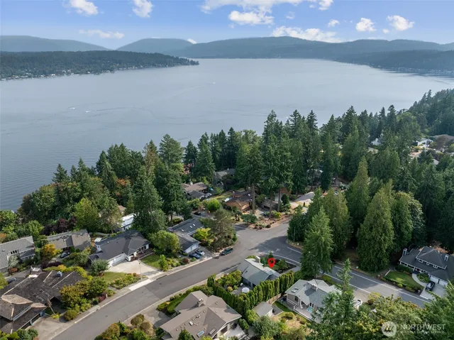 $1,580,000 | 18430 Northeast 15th Place, Bellevue, WA 98008